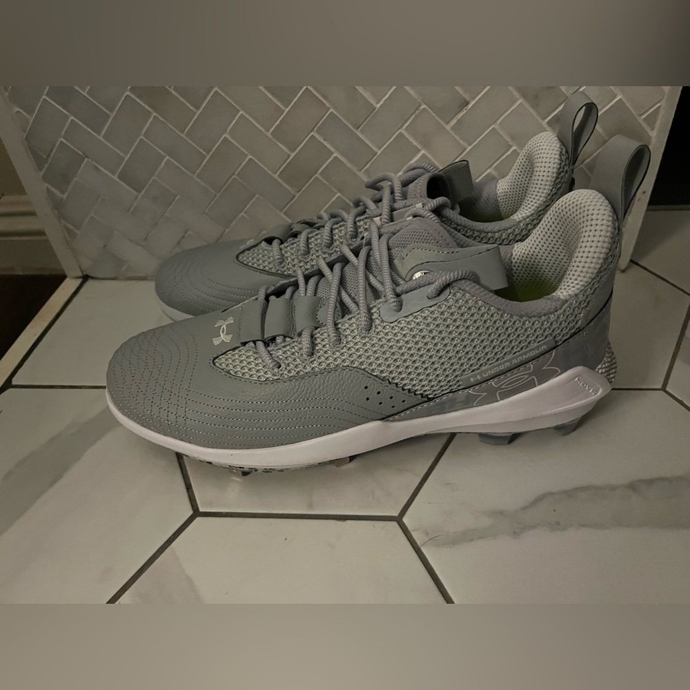 Under Armour Men's baseball Cleats. UA Harper 7 low ST- Light Gray